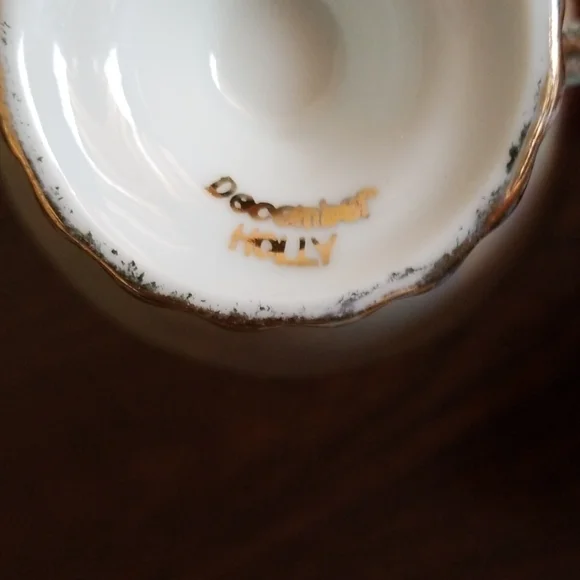 Teacup & saucer set holly pattern - Picture 5 of 5